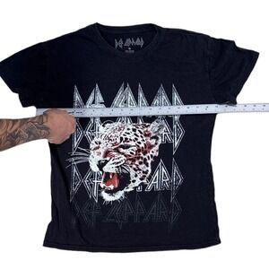 Def Leppard Graphic T-Shirt Mens Medium Black Excellent Leopard Rock Band Tee